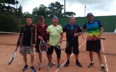 Associados participam da 1o encontro de tenistas da AEA-PR
