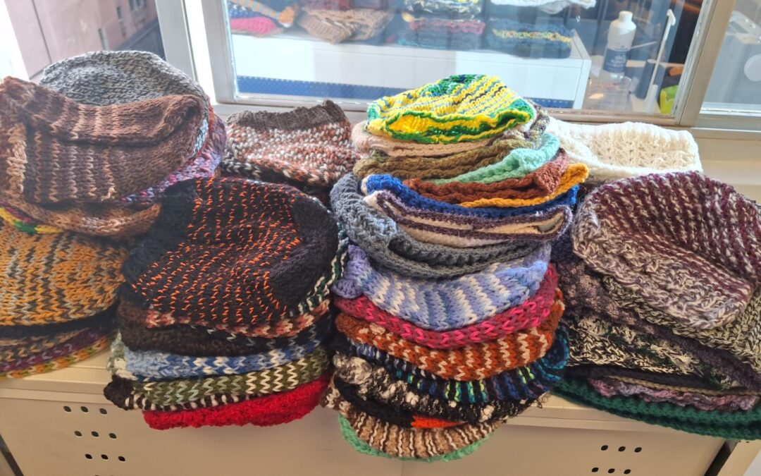 Com a chegada do inverno, AEA prepara doações de roupas de frio