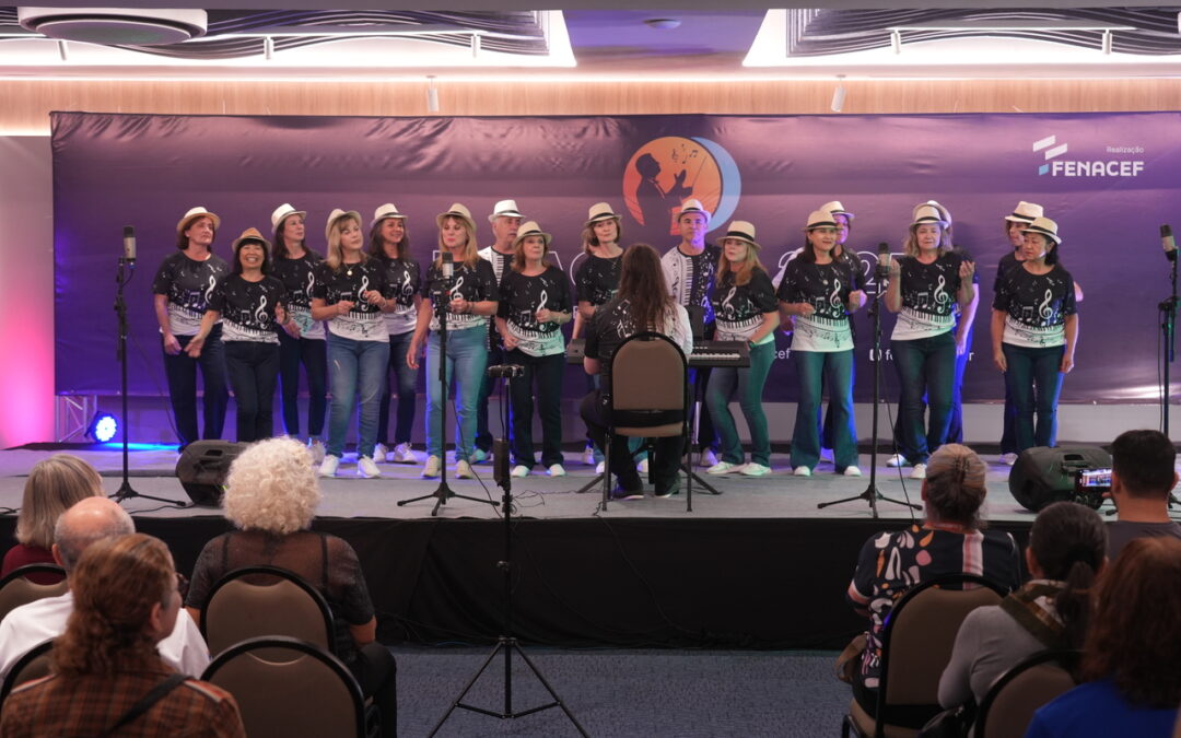 Membros do coral representam a AEA-PR no Fenacanto 2025