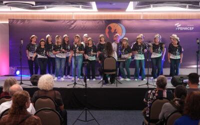 Membros do coral representam a AEA-PR no Fenacanto 2025